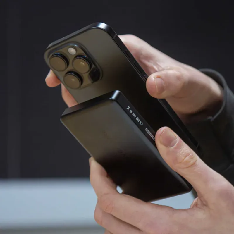 LIFESYSTEMS Ultra Slim Wireless Powerbank-3