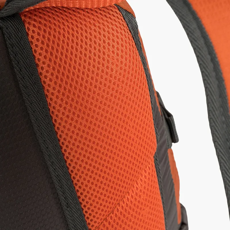 HIGHLANDER Venture 20 Daysack in Green-1