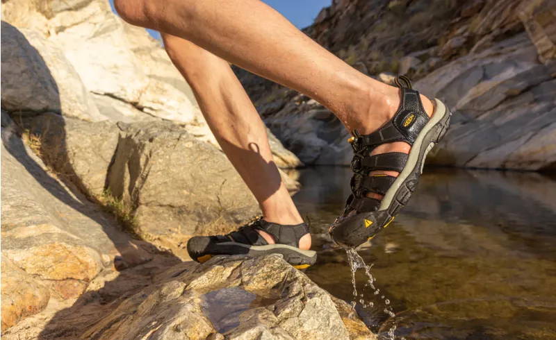 KEEN Newport Sandal in Raven/Aluminium-5