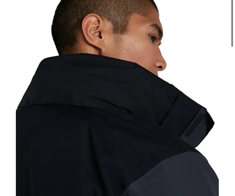 Berghaus - Hillwalker IA Gore-Tex Waterproof Jacket - Dark Grey-3