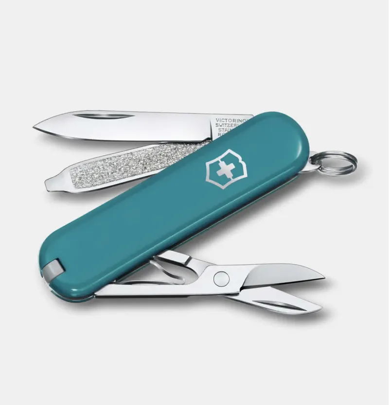 VICTORINOX Swiss Army Classic Knife in Mountain Lake